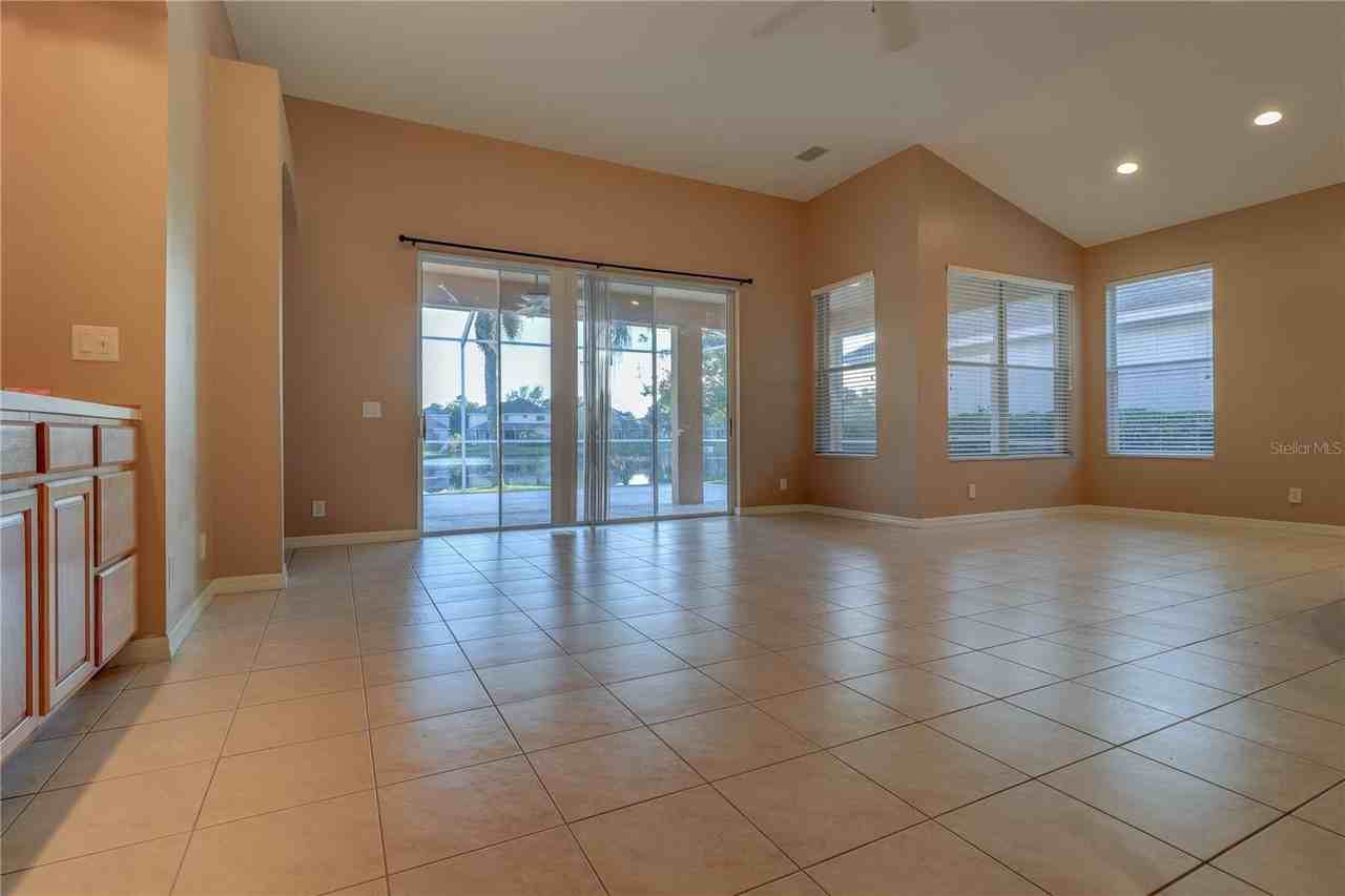 10215 Evergreen Hill Dr - Photo 7 of 50