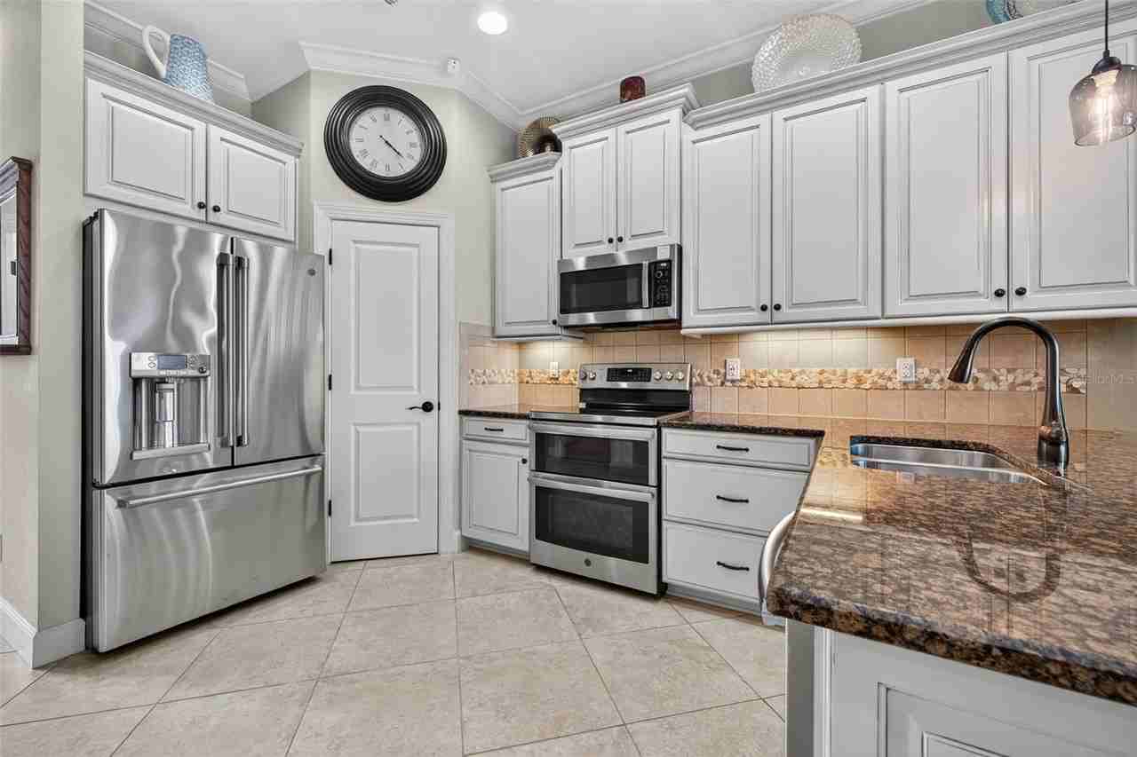 6080 Moorings Dr S - Photo 6 of 41