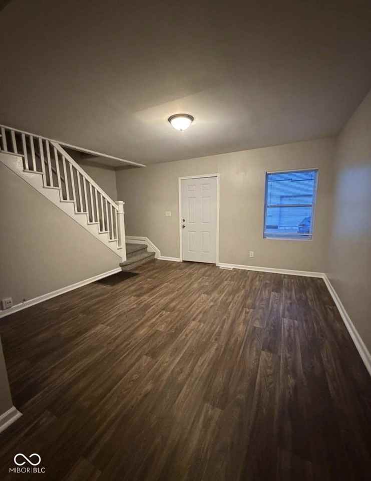 8 S Bradley Ave - Photo 2 of 7