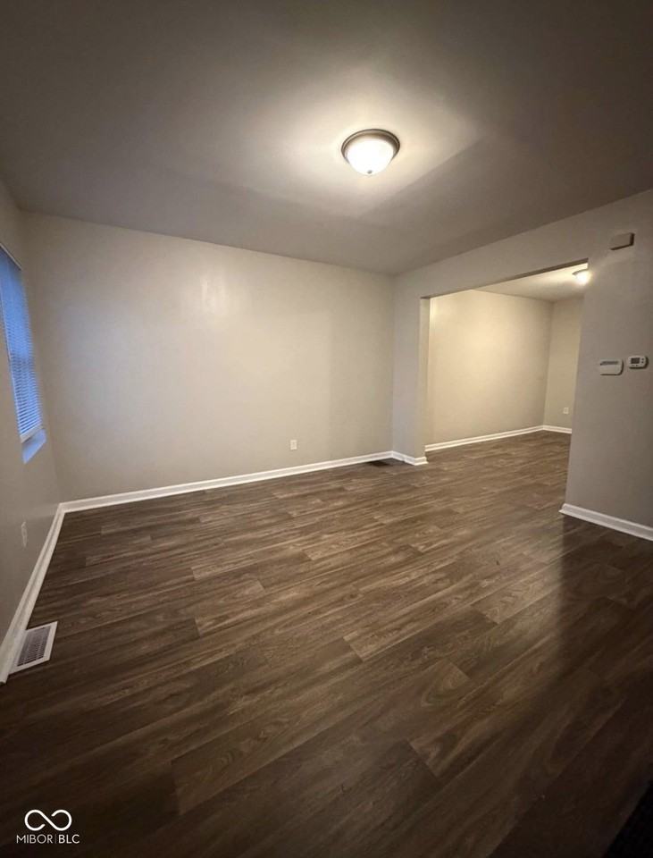 8 S Bradley Ave - Photo 3 of 7