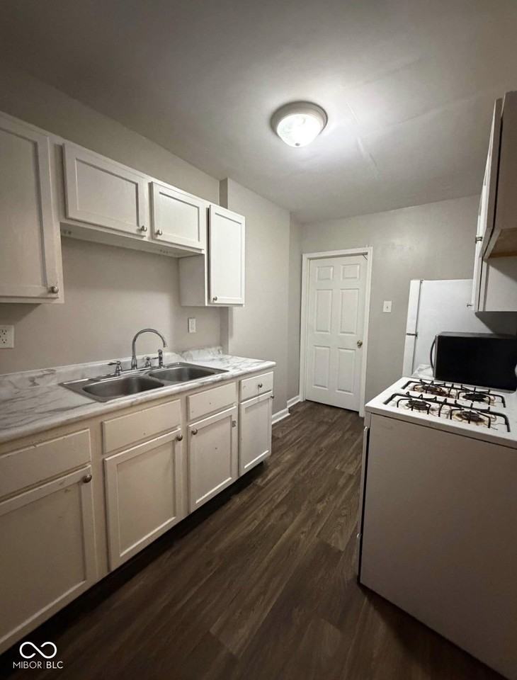8 S Bradley Ave - Photo 5 of 7