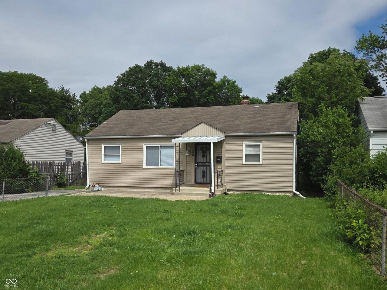 2011 Kessler Blvd North Dr - Photo 2 of 17