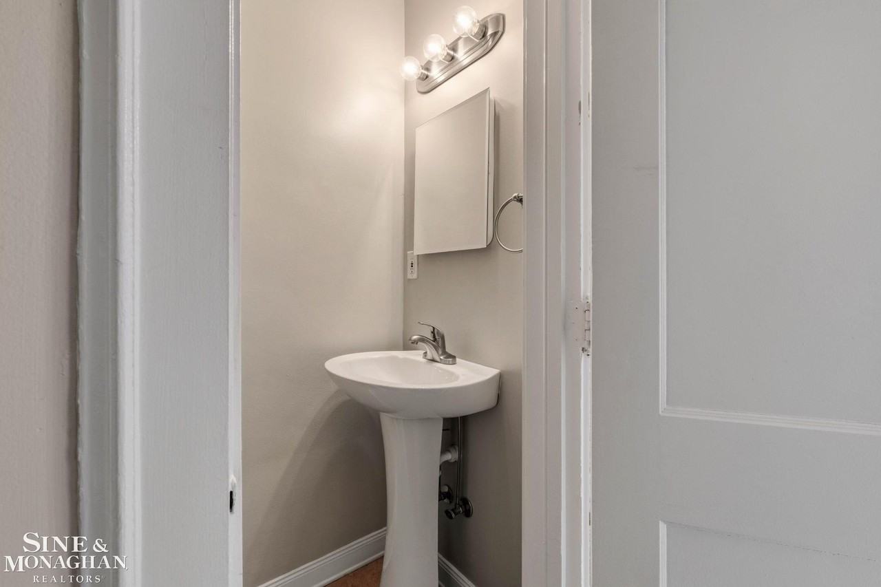 377 Rivard Blvd - Photo 4 of 44
