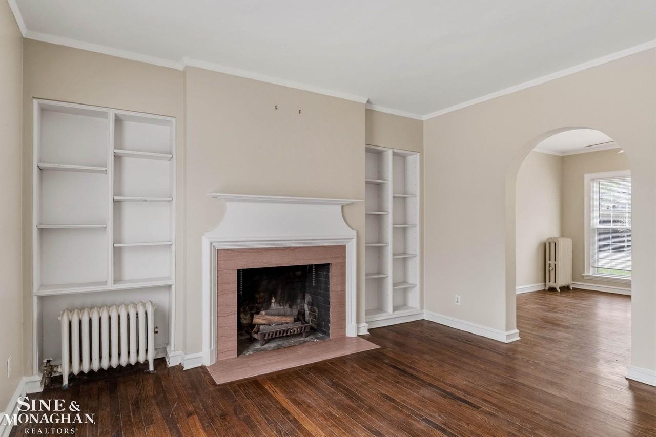 377 Rivard Blvd - Photo 6 of 44