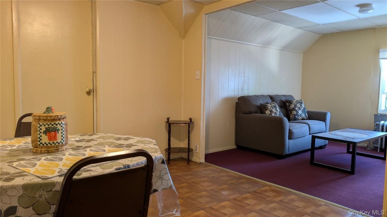 118 N Columbus Ave - Photo 2 of 4