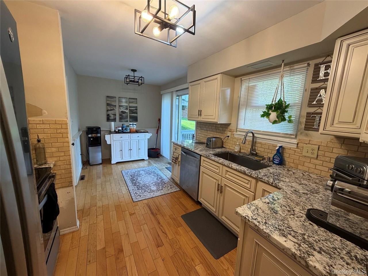 23 Hawthorn Ct - Photo 2 of 15