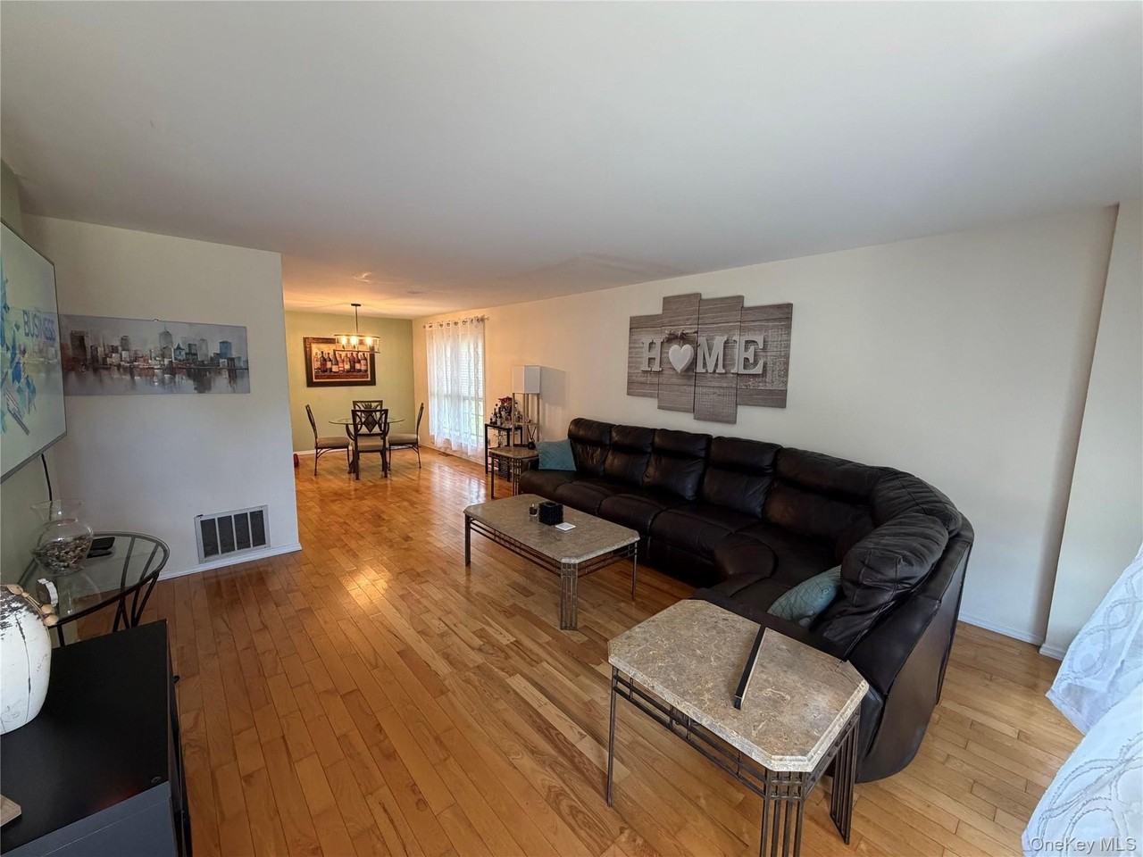 23 Hawthorn Ct - Photo 3 of 15