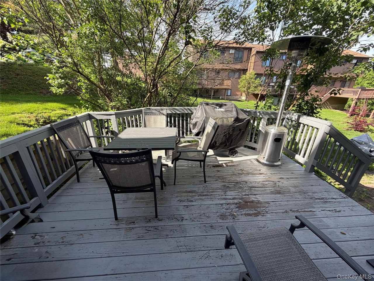 23 Hawthorn Ct - Photo 5 of 15