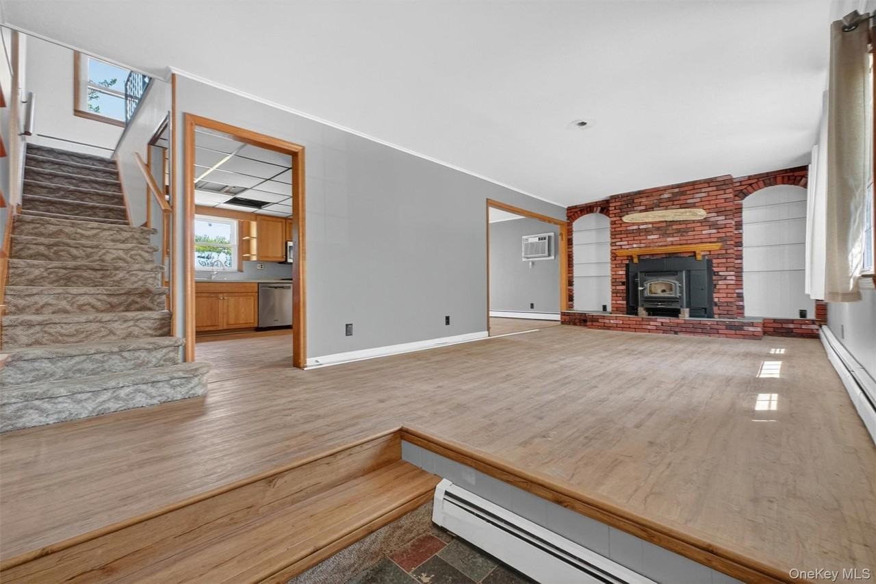 50 Ellen Ave - Photo 4 of 25