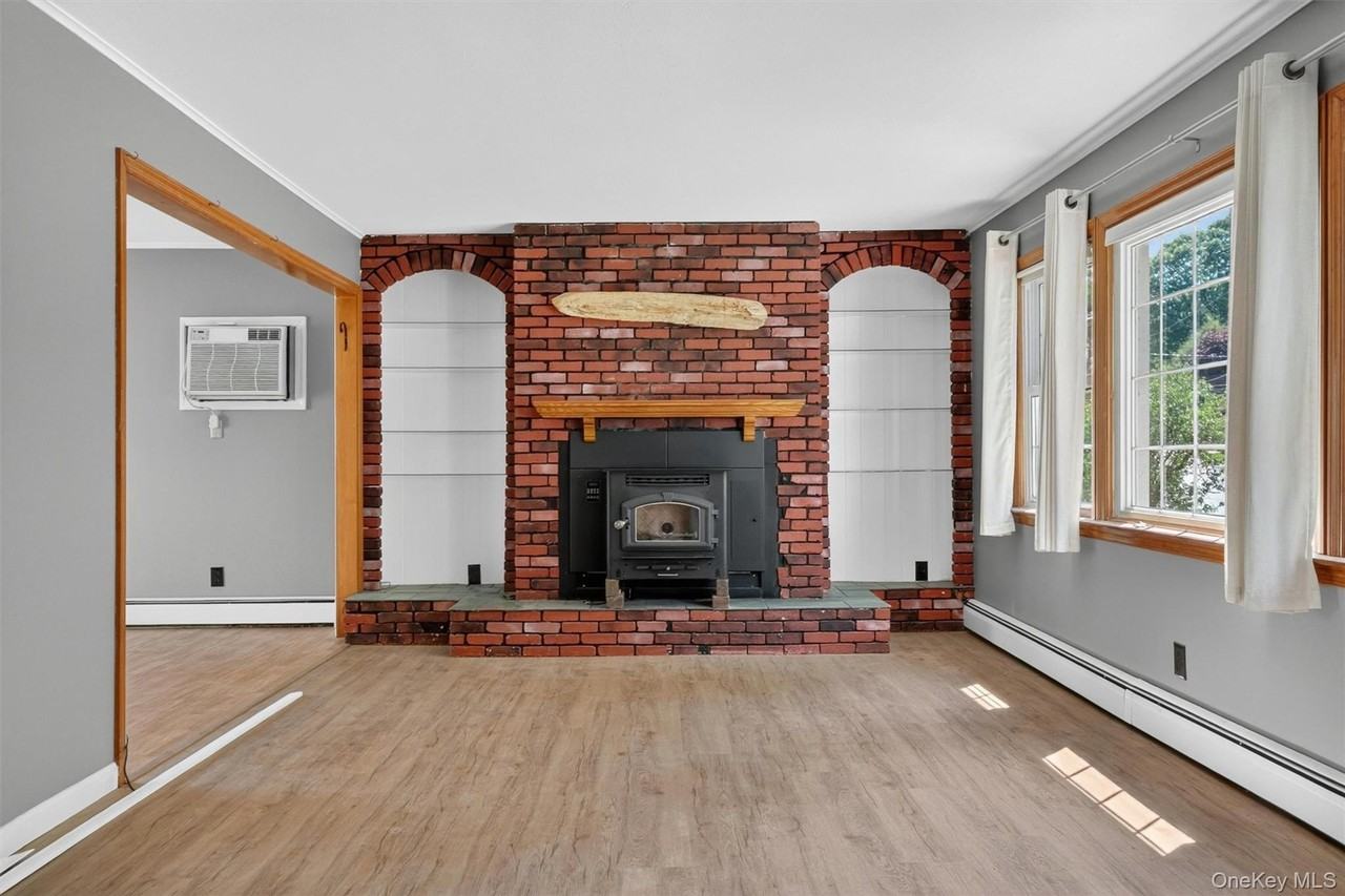 50 Ellen Ave - Photo 5 of 25