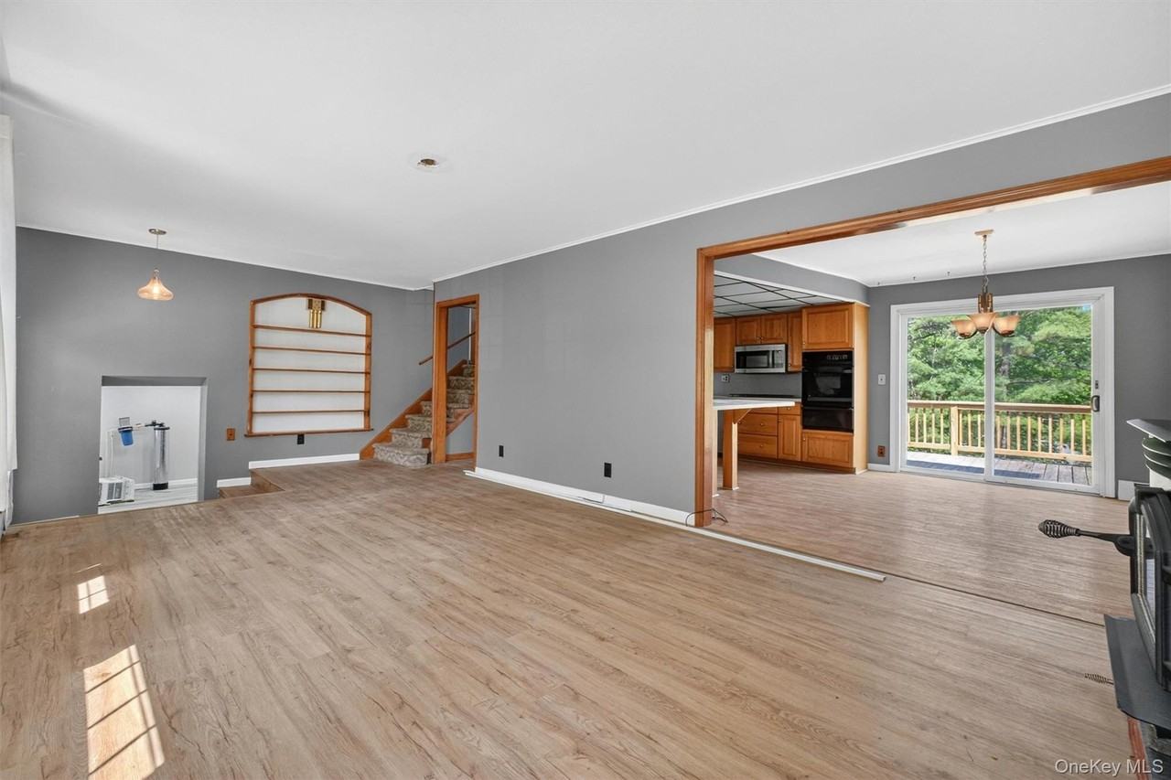 50 Ellen Ave - Photo 6 of 25