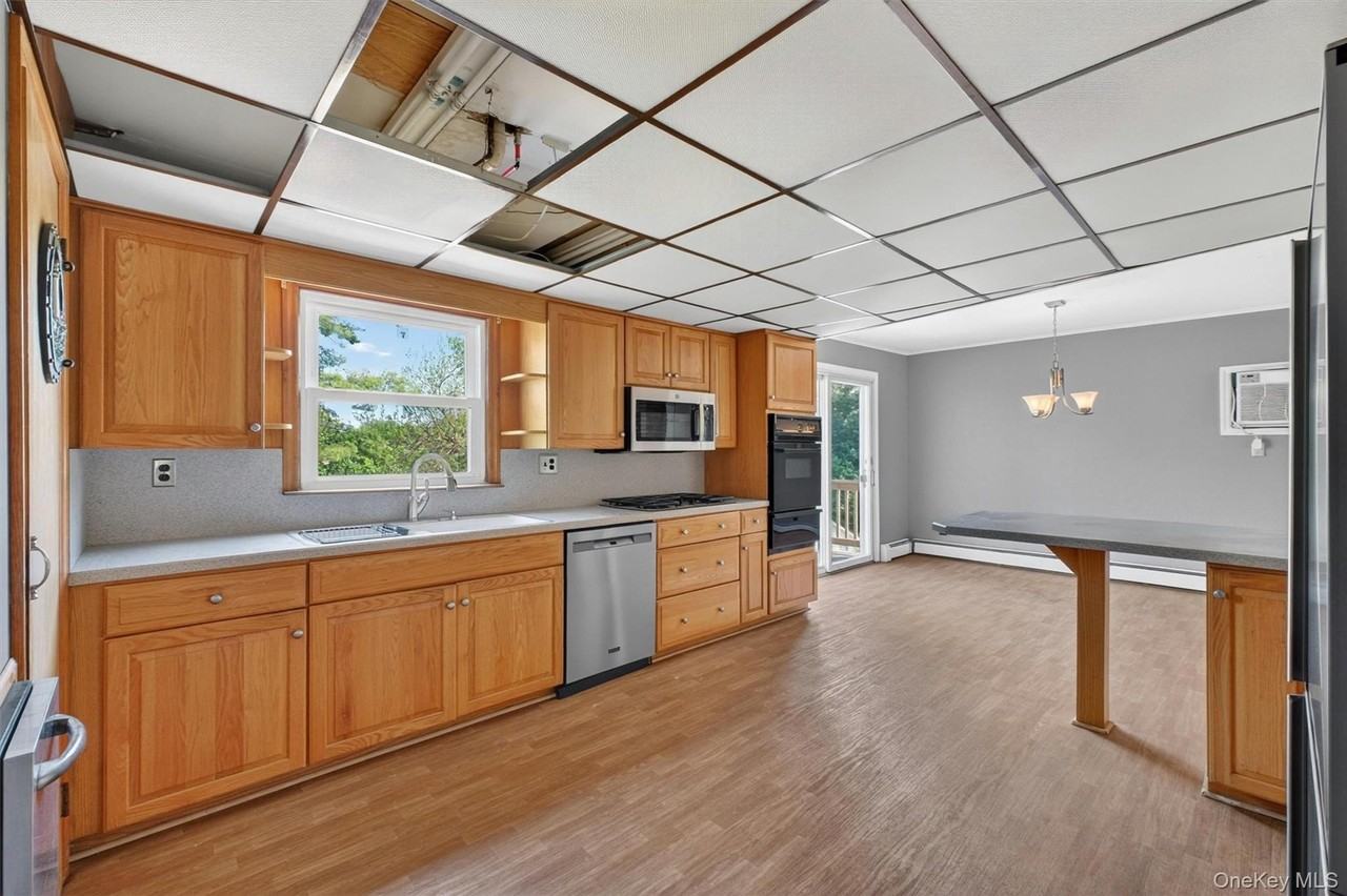 50 Ellen Ave - Photo 7 of 25