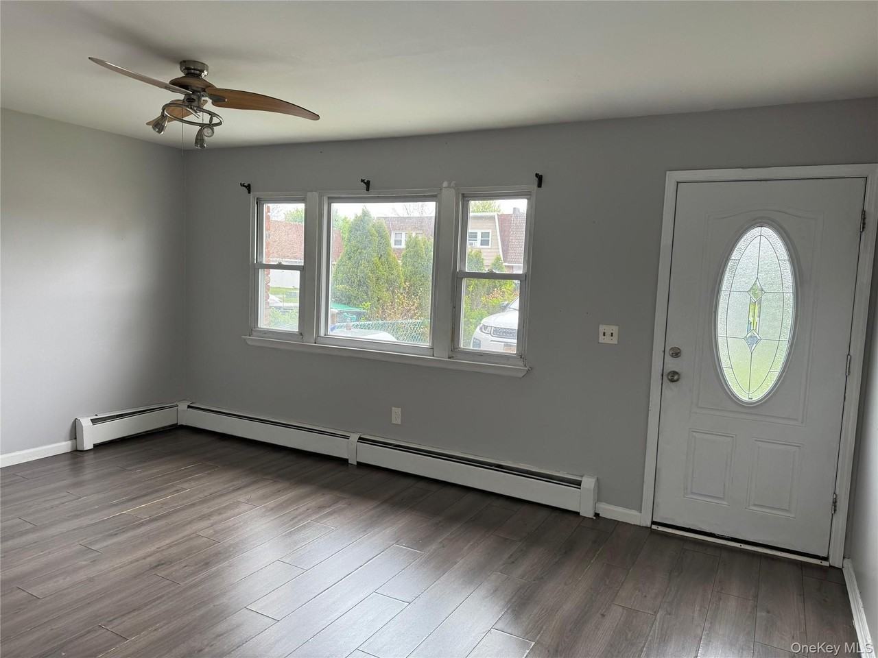 60 Sarah Ln - Photo 2 of 8
