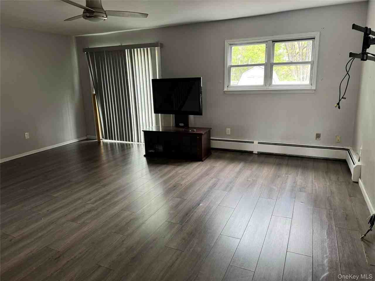 60 Sarah Ln - Photo 6 of 8