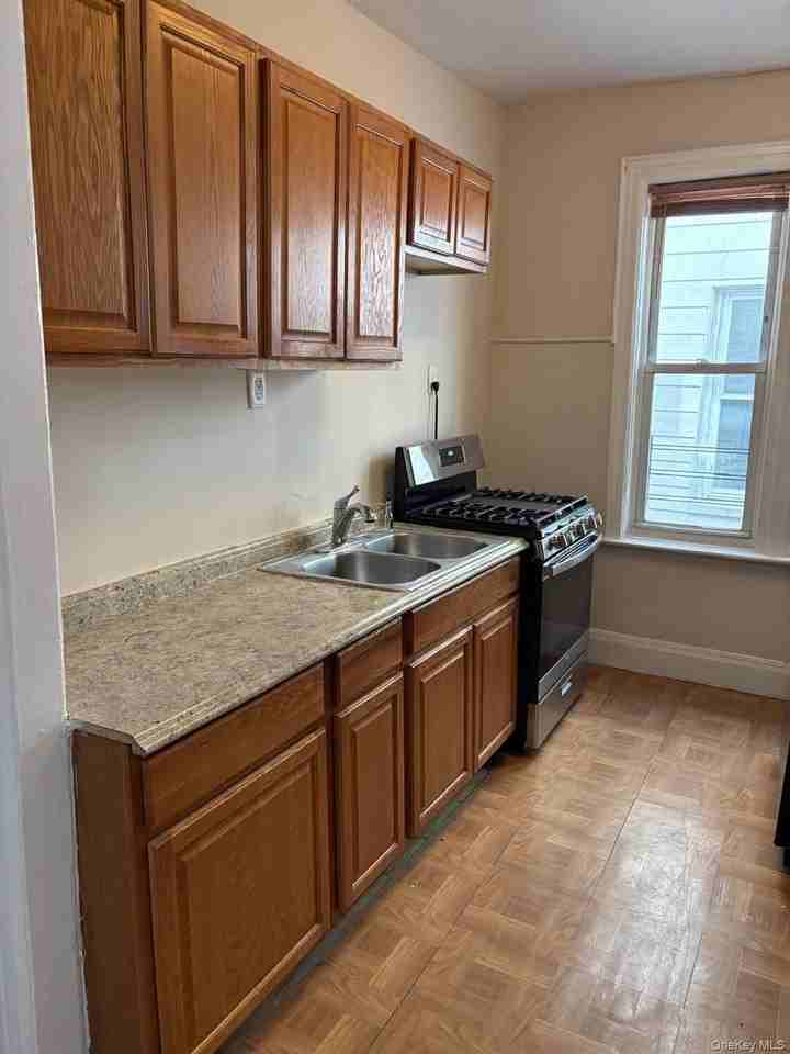 646 Commonwealth Ave - Photo 2 of 11