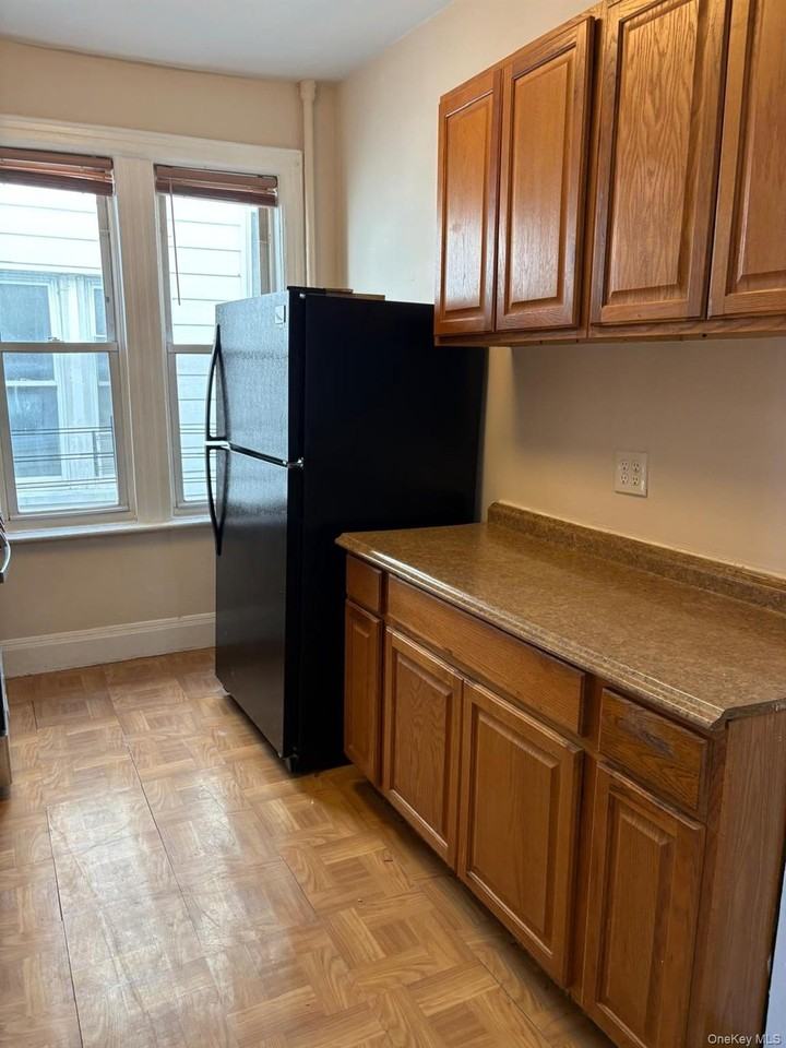 646 Commonwealth Ave - Photo 3 of 11