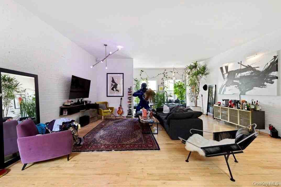 422 W Broadway #PH - Photo 2 of 6