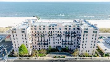 featured image of 100 W Broadway #7L