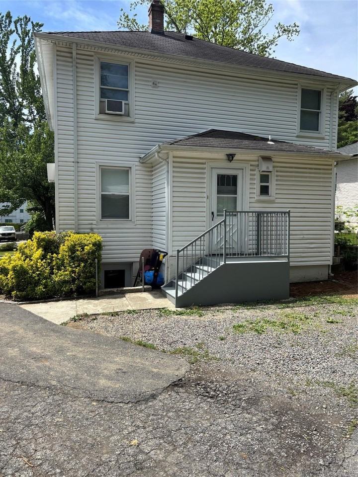 261 Schenck Ave #1stFL