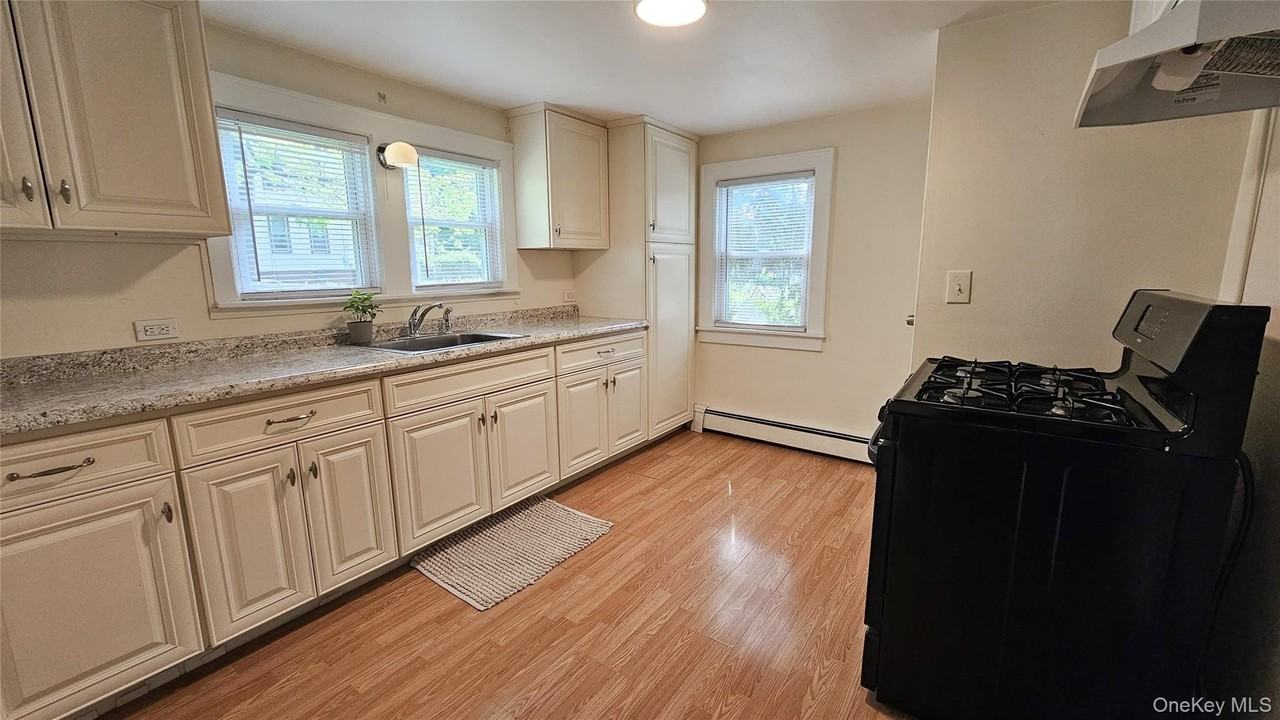 2 Murray Ave - Photo 3 of 8