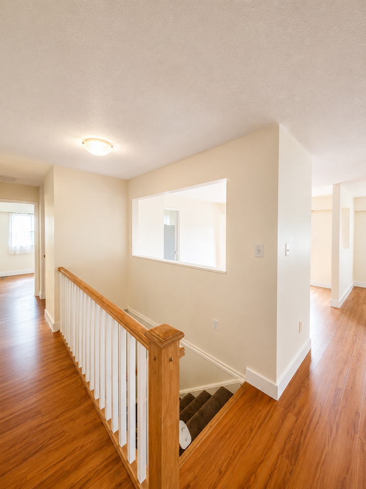 3631 Shuswap Avenue - Photo 5 of 8