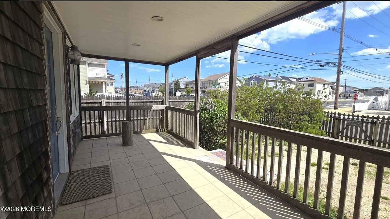 113 Kerr Ave - Photo 2 of 11