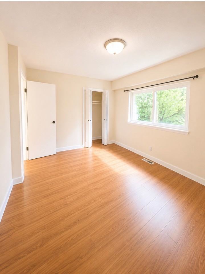 3631 Shuswap Avenue - Photo 6 of 8