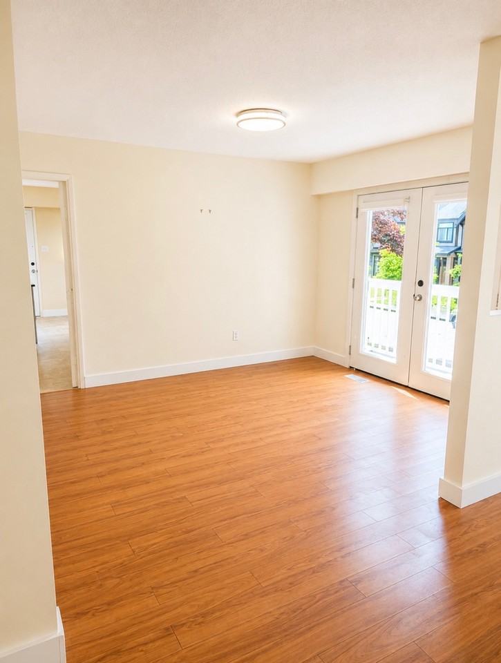 3631 Shuswap Avenue - Photo 7 of 8