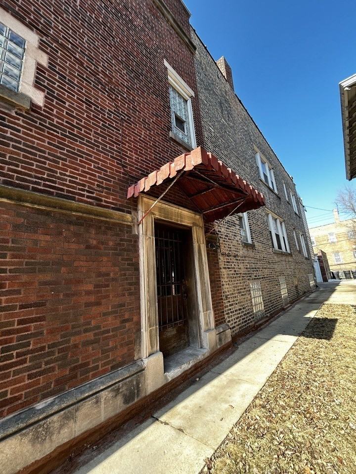 1740 W Garfield Blvd #1 - Photo 4 of 22