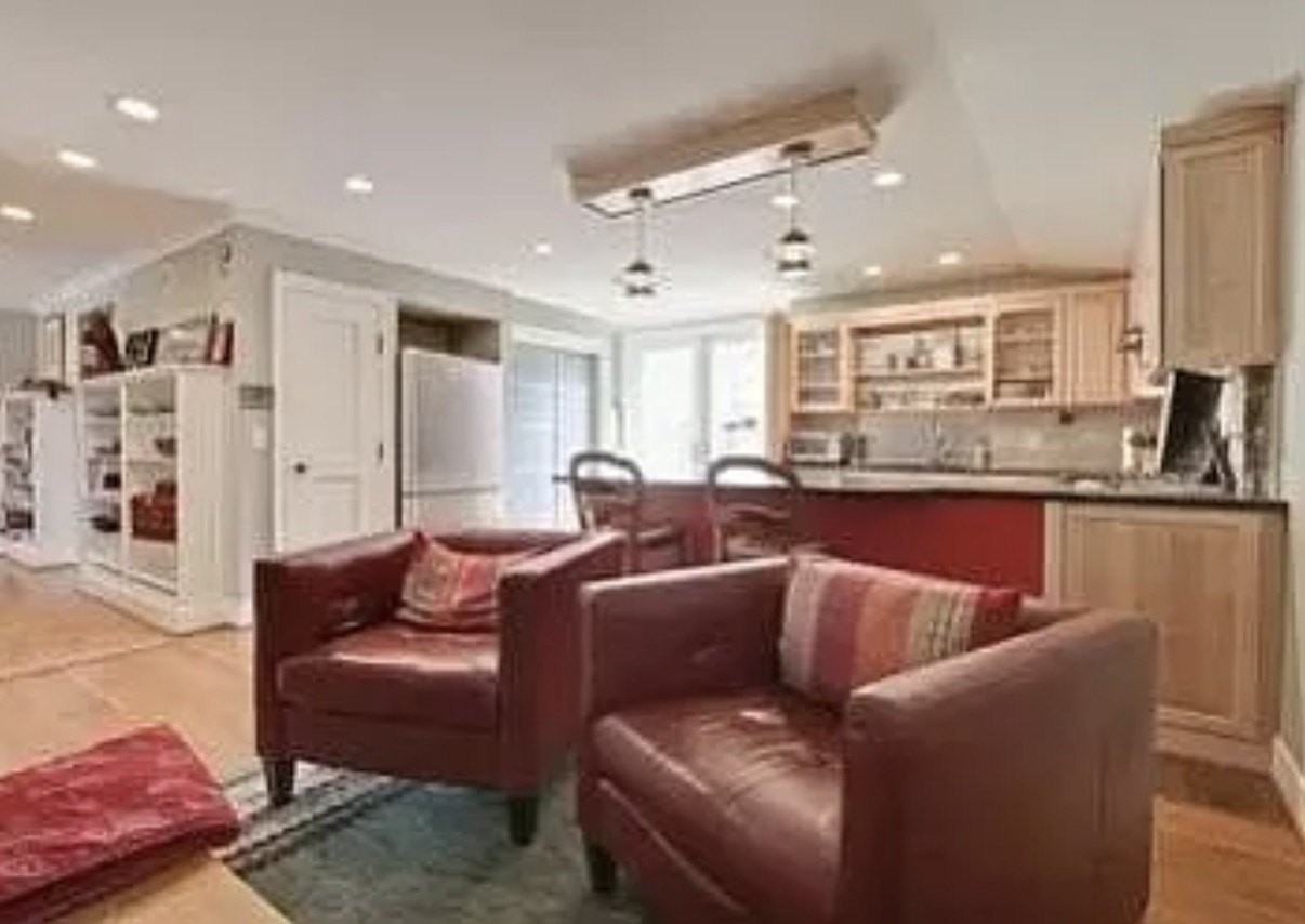 916 Driscoll Ct - Photo 5 of 20