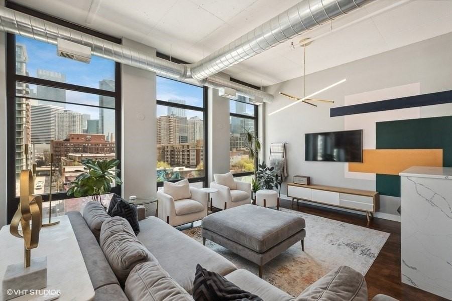 740 W Fulton St #613 - Photo 3 of 20