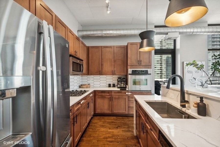 740 W Fulton St #613 - Photo 4 of 20