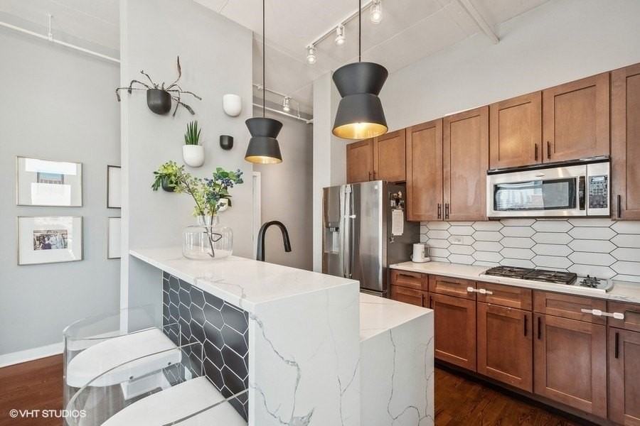 740 W Fulton St #613 - Photo 5 of 20