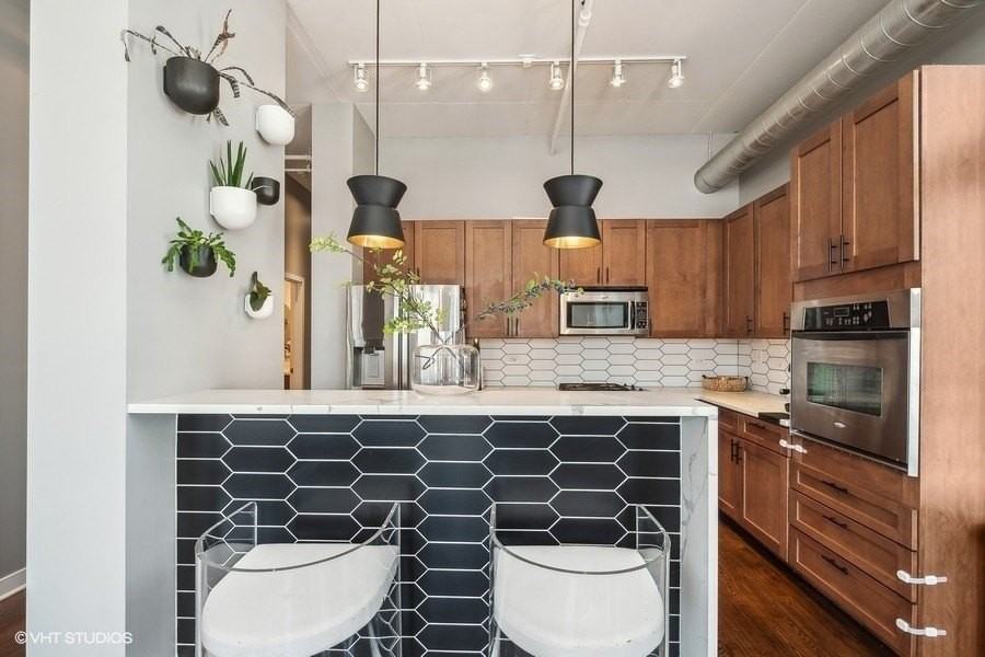 740 W Fulton St #613 - Photo 6 of 20