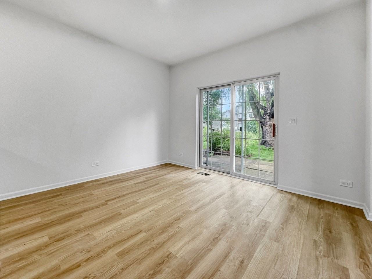 1089 Ellsworth Dr - Photo 5 of 13