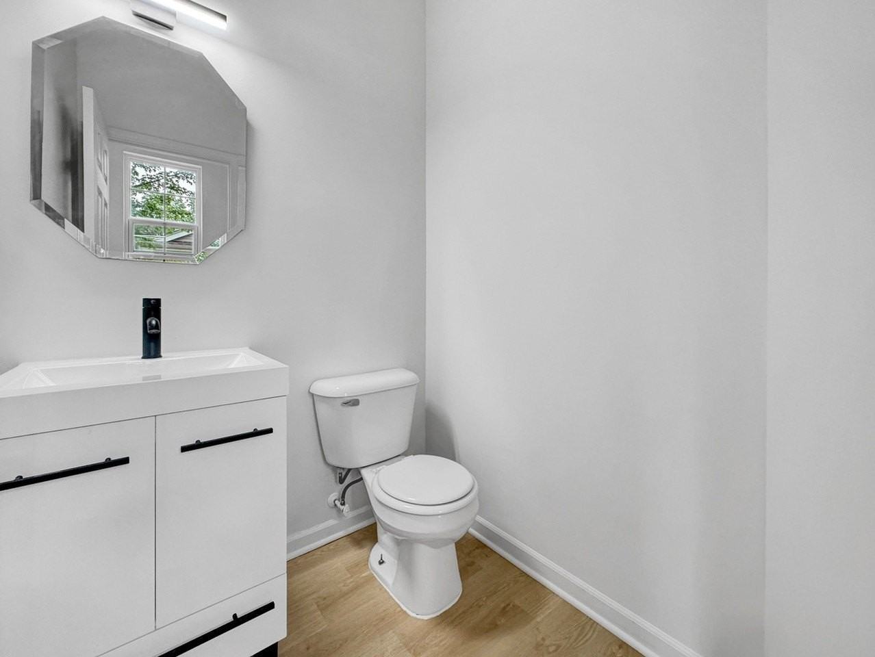 1089 Ellsworth Dr - Photo 6 of 13