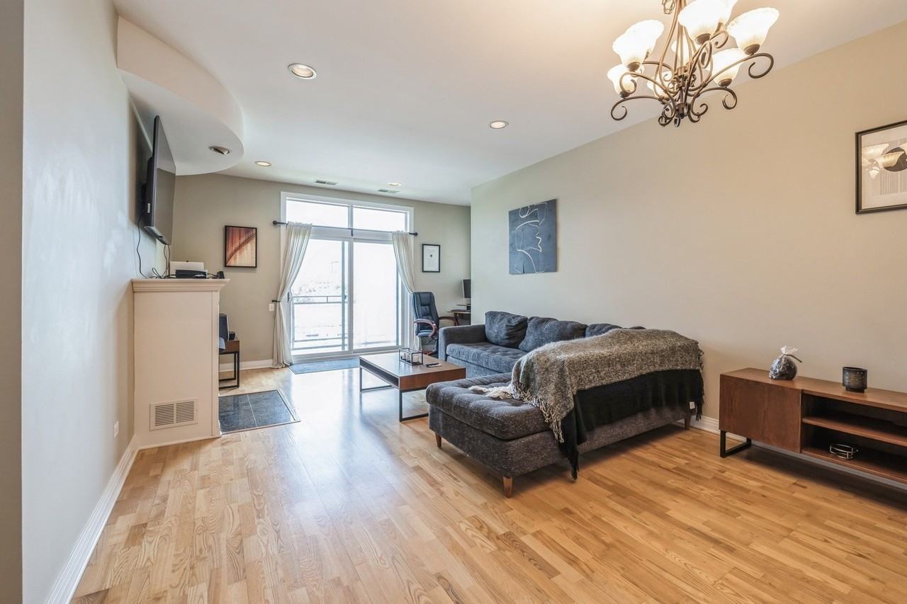 950 W Huron St #402 - Photo 3 of 11