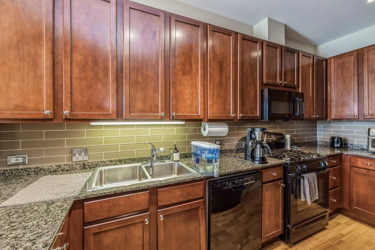 950 W Huron St #402 - Photo 4 of 11