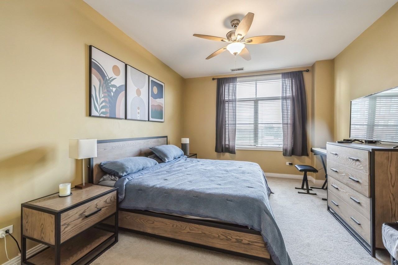 950 W Huron St #402 - Photo 5 of 11