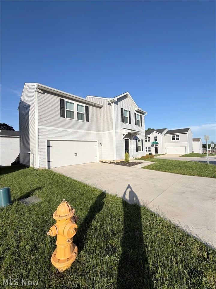 677 Crossings Ln - Photo 3 of 23