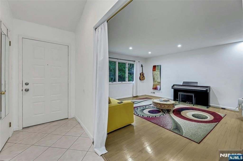 45 Kershner Pl - Photo 4 of 37
