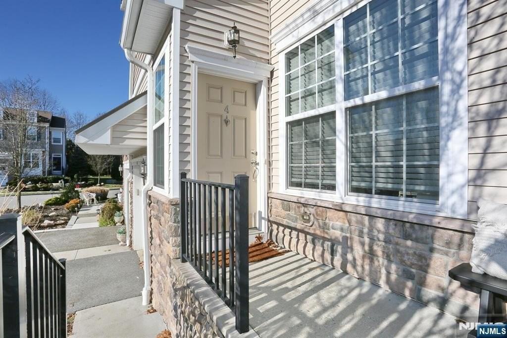 4 Masterson Ct #4 - Photo 3 of 26