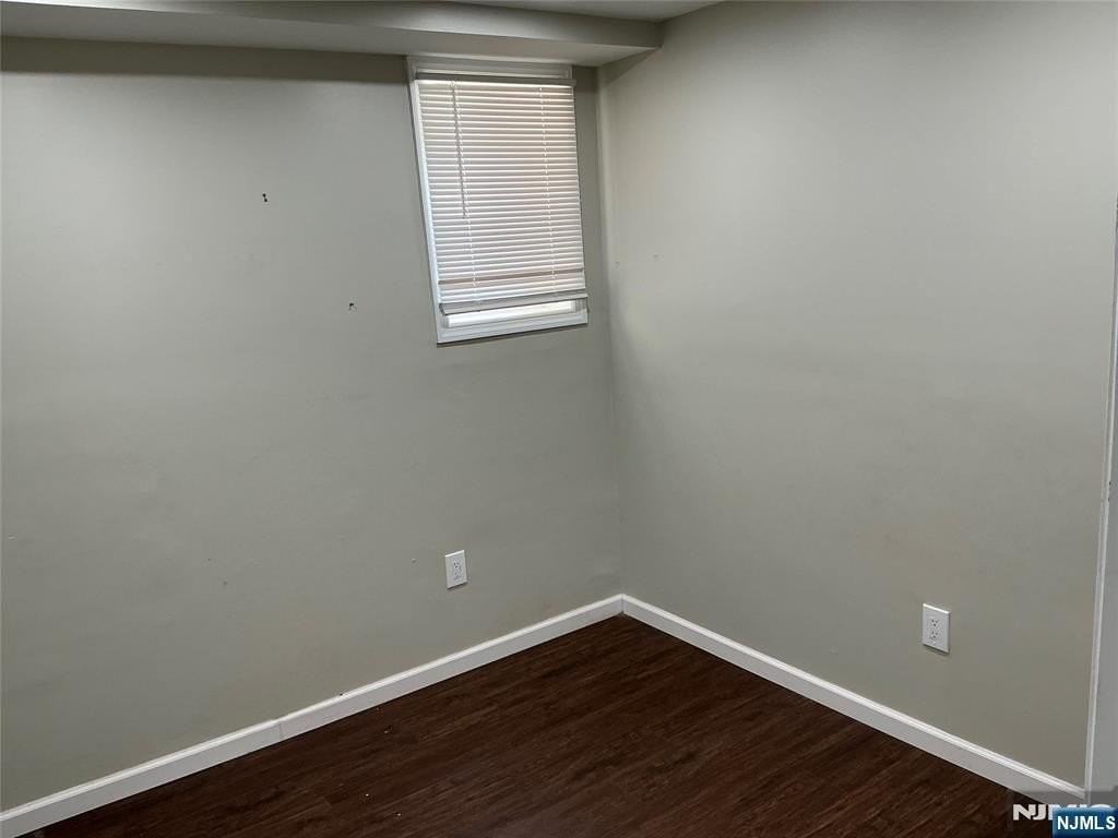 311 5th St #B - Photo 4 of 18