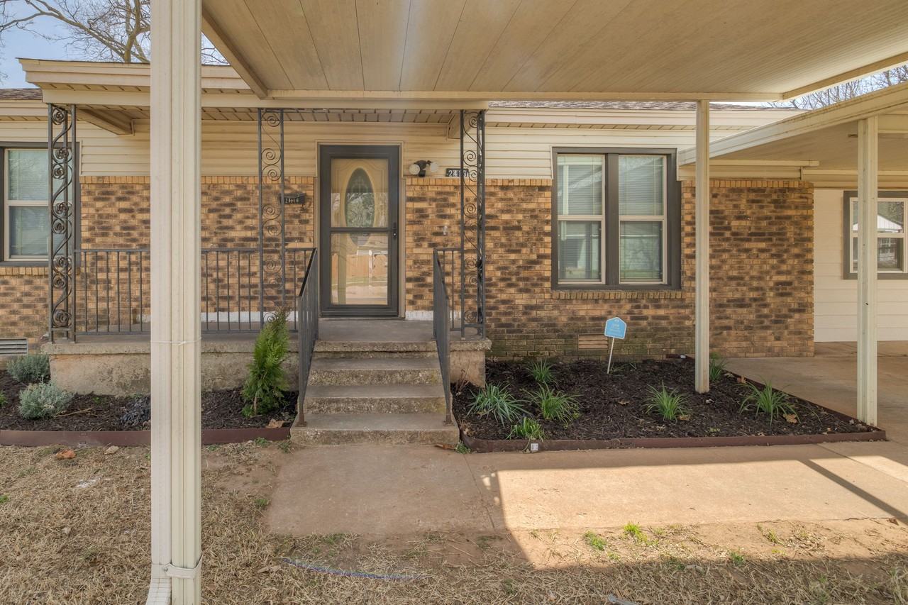 2416 Nw 40th St #1 - Photo 2 of 39