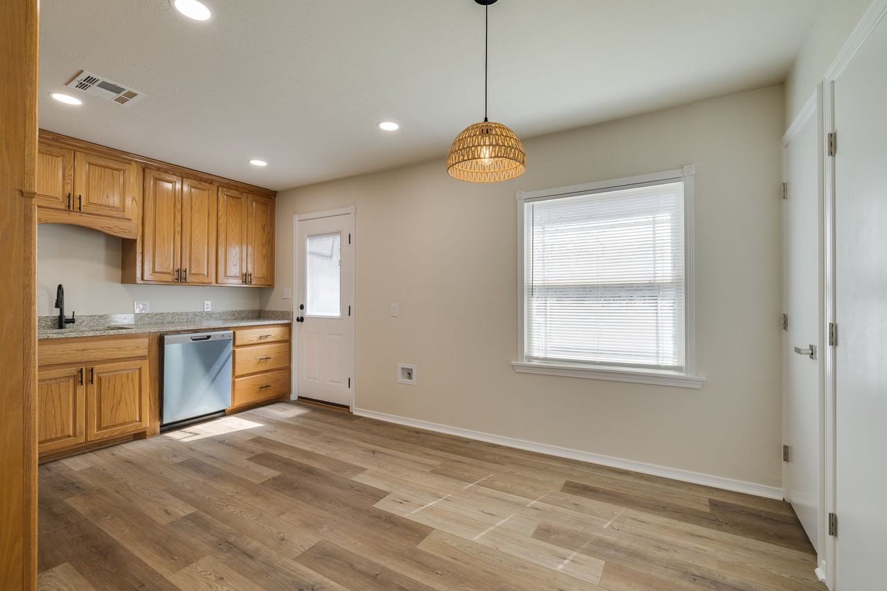 2416 Nw 40th St #1 - Photo 6 of 39