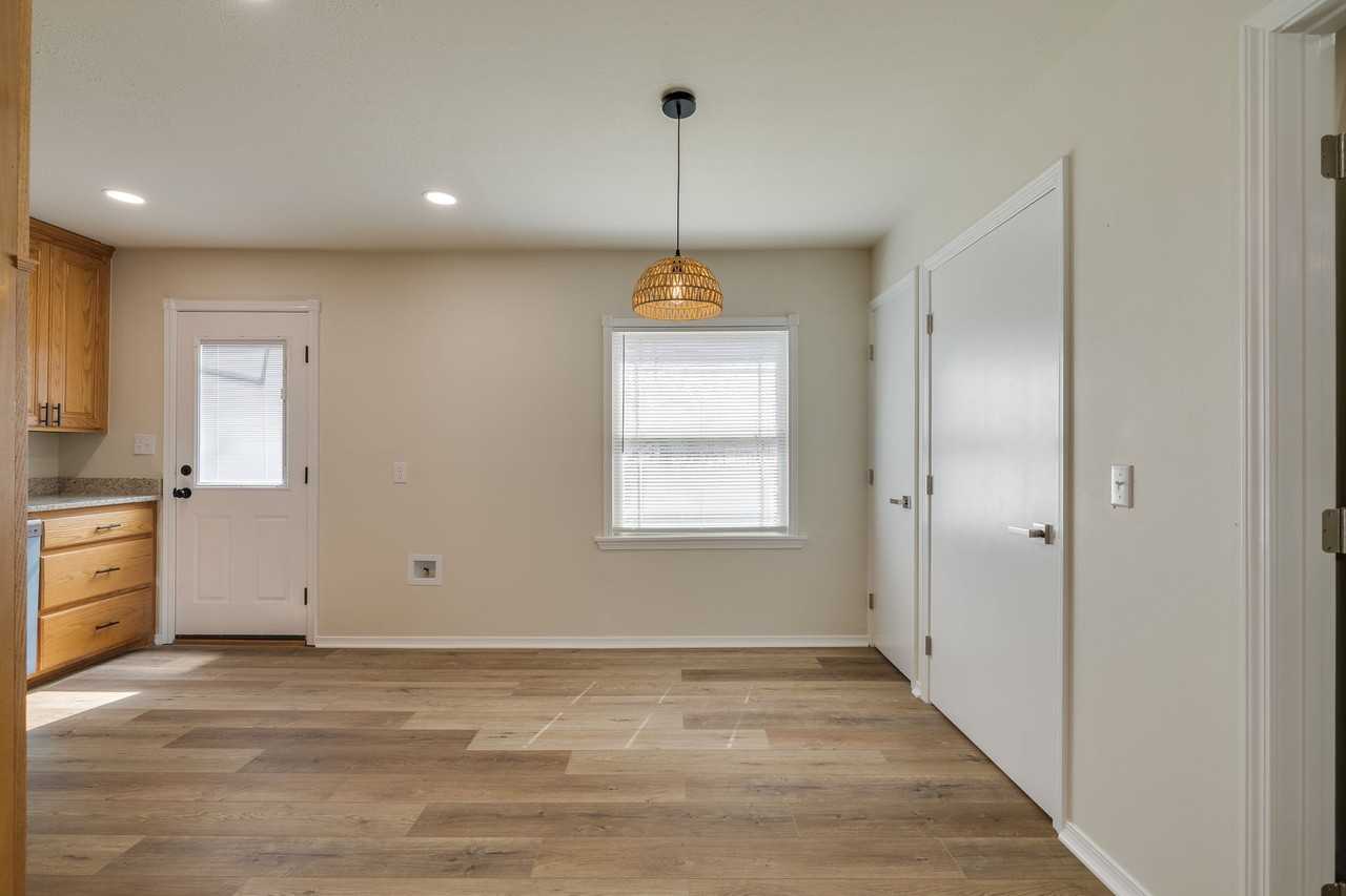 2416 Nw 40th St #1 - Photo 7 of 39