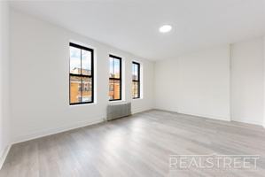 featured image of 15 Washington Ter #3