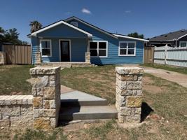 featured image of 715 N Kelly Ave