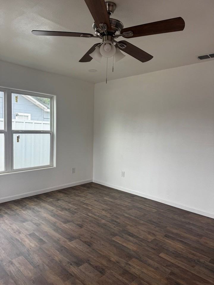 715 N Kelly Ave - Photo 2 of 11