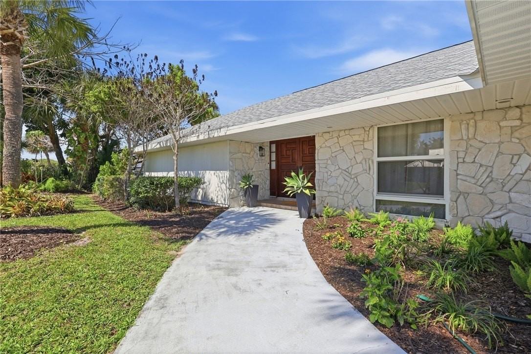 1048 Admirals Walk - Photo 2 of 36